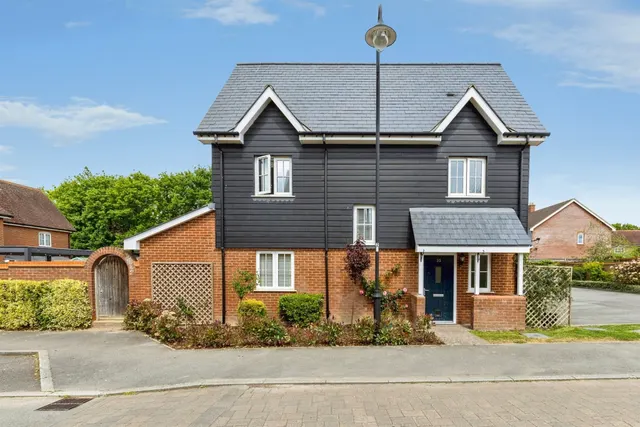 Cook Way, Broadbridge Heath, Horsham, photo 1
