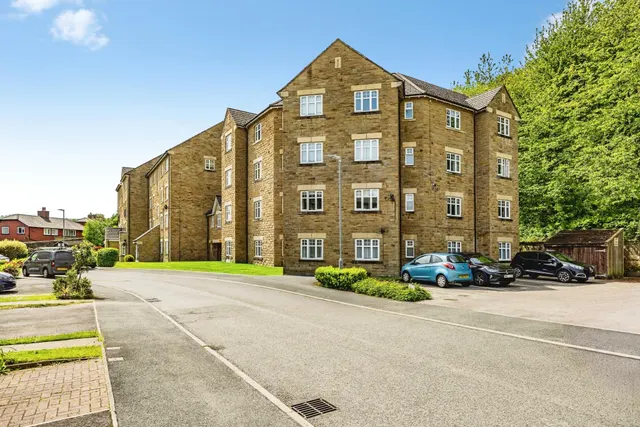 Silk Mill Chase, Sowerby Bridge, HX6, photo 1