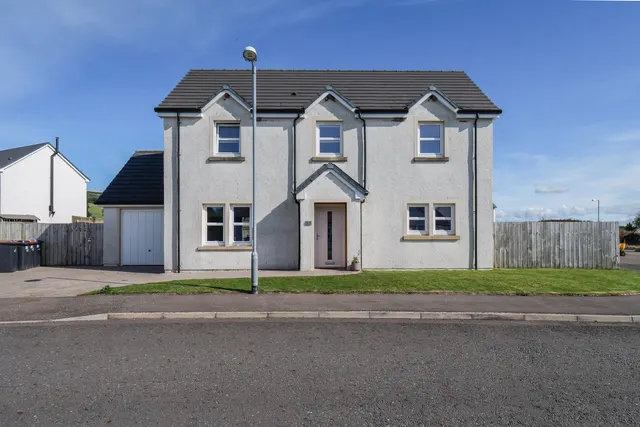 3 bedroom house — Meadow Crescent, Crocketford, Dumfries, DG2 8BT