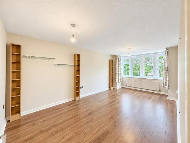 Staines Road, Hounslow, TW4, photo 2