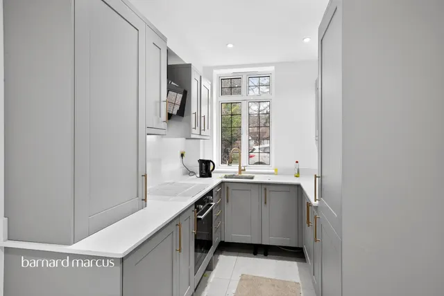 Photo 2 — Kingswood Way, South Croydon