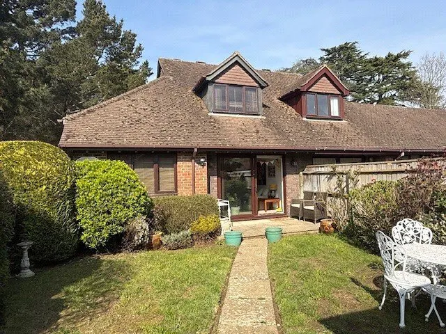 Woodley Gardens, Lymington, SO41, photo 1