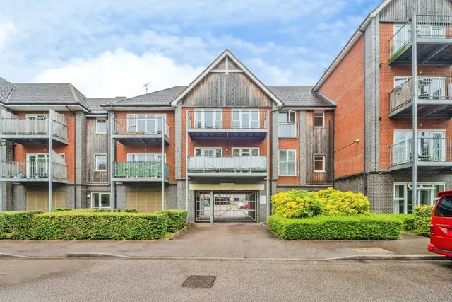 Millward Drive, Bletchley, Milton Keynes, Buckinghamshire, MK2, photo 1