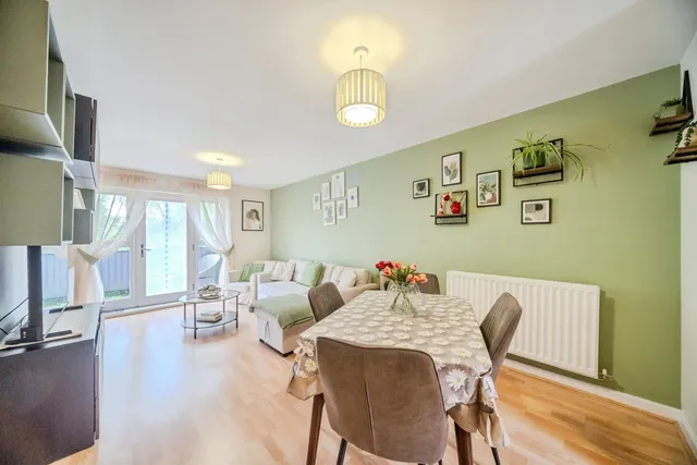 Photo 3 — Millward Drive, Bletchley, Milton Keynes, Buckinghamshire, MK2