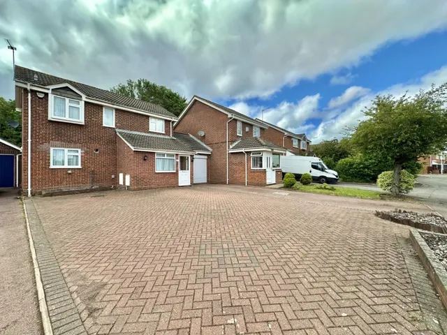 Brentford Close, Yeading, UB4, photo 1