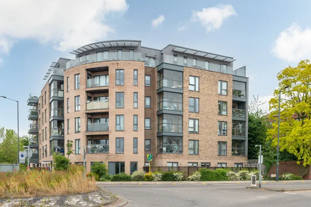 London, NW10, photo 2