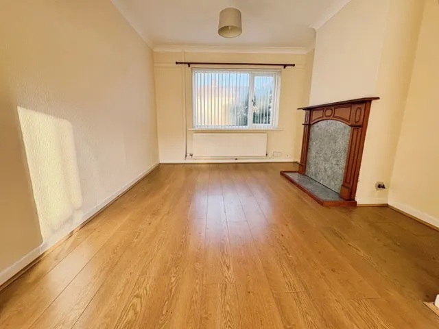 Longvue Road, Sandfields, SA12, photo 3
