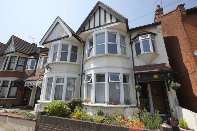 Fleetwood Avenue, Westcliff On Sea, photo 1