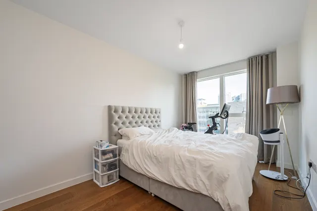 London, NW9, photo 3