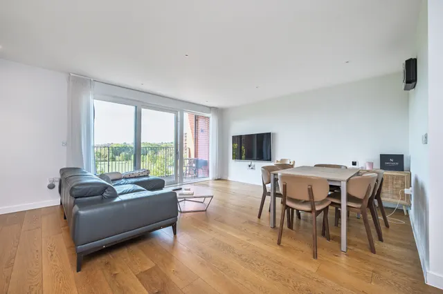 London, NW9, photo 2