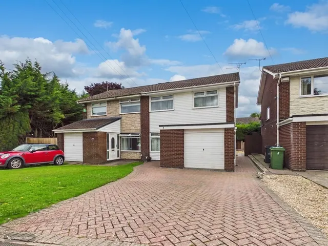 Gourton Square, Wrexham, LL13, photo 1