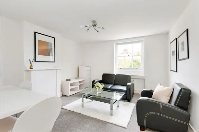 Finchley Road, London, NW8, photo 1