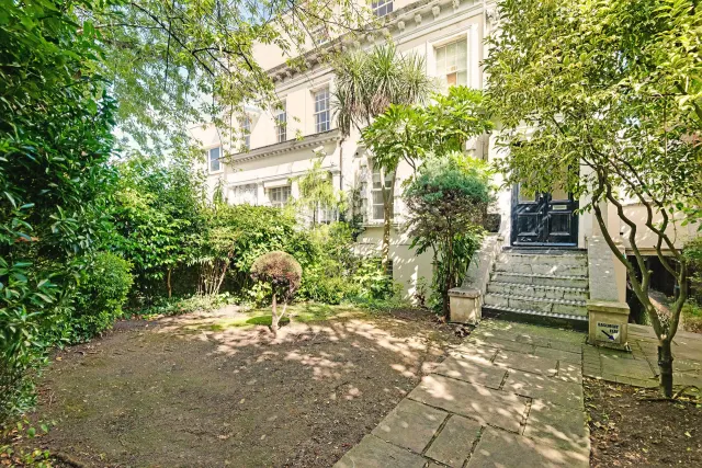 Finchley Road, London, NW8, photo 2