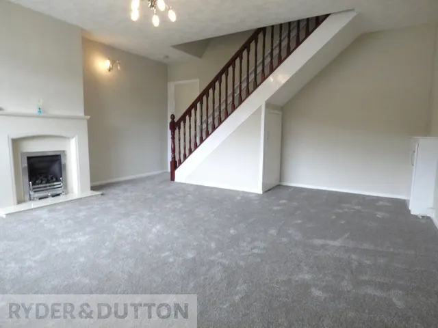 Cold Greave Close, Newhey, OL16, photo 3