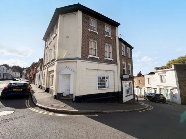 Crown Street, Harrow, HA2, photo 1