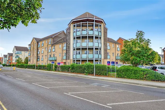 Daimler Drive, Dunstable, LU6, photo 1