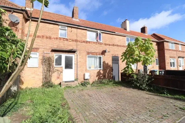 Saffron Street, Bletchley, Milton Keynes, Buckinghamshire, MK2 3AH, photo 1