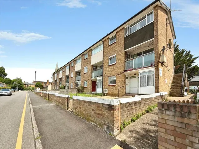 Nursery Waye, Uxbridge, UB8, photo 1