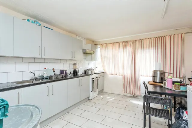 Photo 2 — Penryn Avenue, Fishermead, Milton Keynes, Buckinghamshire, MK6
