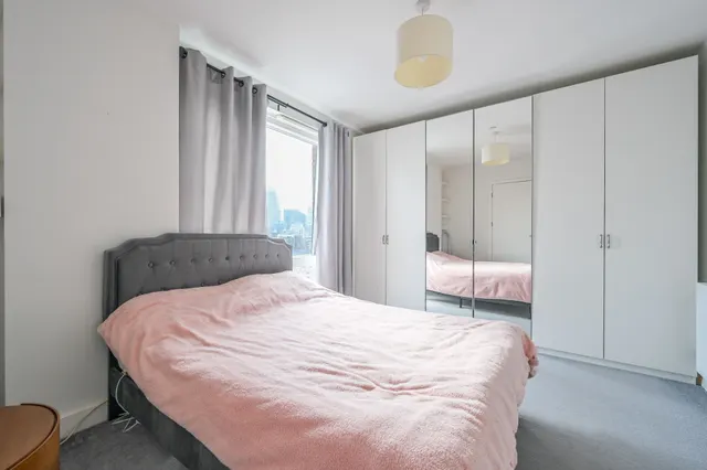 Photo 3 — Flat 903, Wimhurst Court, London