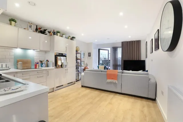 Broome Way, London, SE5, photo 1