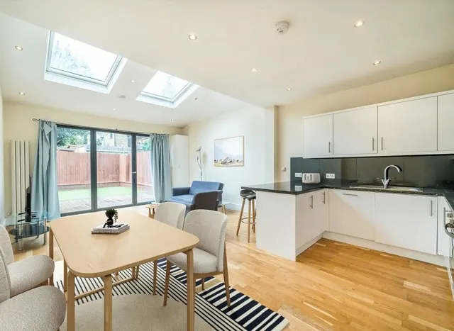 Mitcham Lane, Furzedown, SW16, photo 1