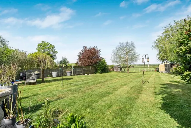 Grendon Road, Edgcott, HP18, photo 3