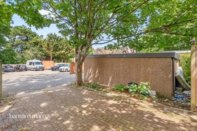 Photo 3 — Addiscombe Road, Croydon