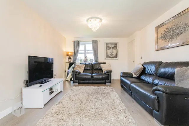 Photo 3 — Borsdane Way, Westhoughton, Bolton, BL5 3FD