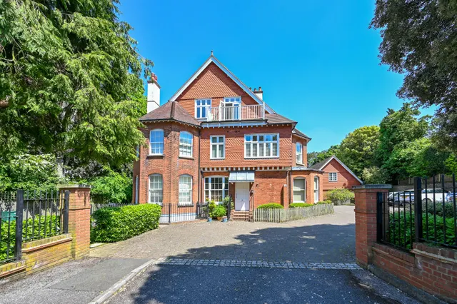 10 Tyrells House, Tyrells Place, Guildford, photo 1