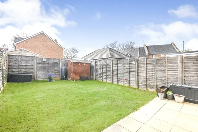 Photo 2 — Unwin Close, Hook, Hampshire, RG27 9FL