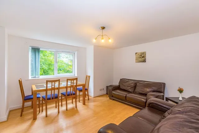 Whiteoak Road, Manchester, M14, photo 2