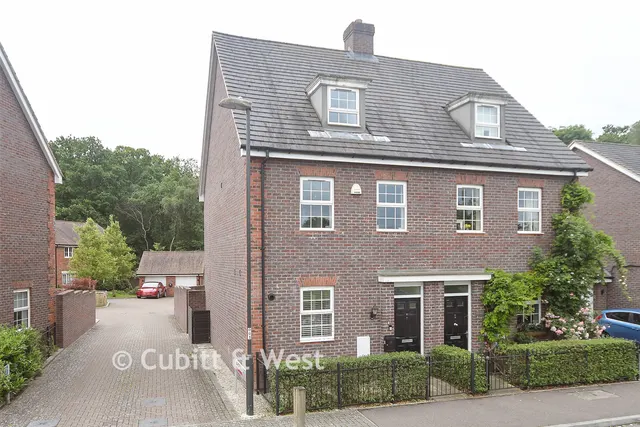 Somerley Drive, Forge Wood, RH10, photo 1