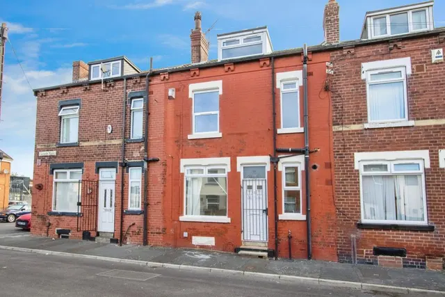 2 bedroom house — Skelton Mount, LEEDS
