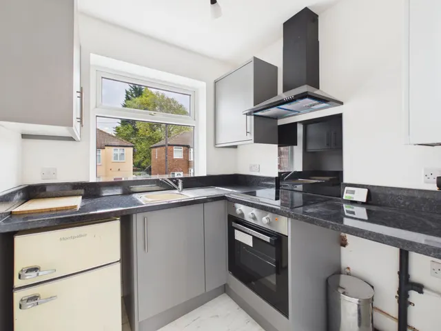Lostock Avenue, Warrington, WA5, photo 3