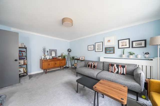 Photo 3 — Woodchurch Drive, Bromley, BR1