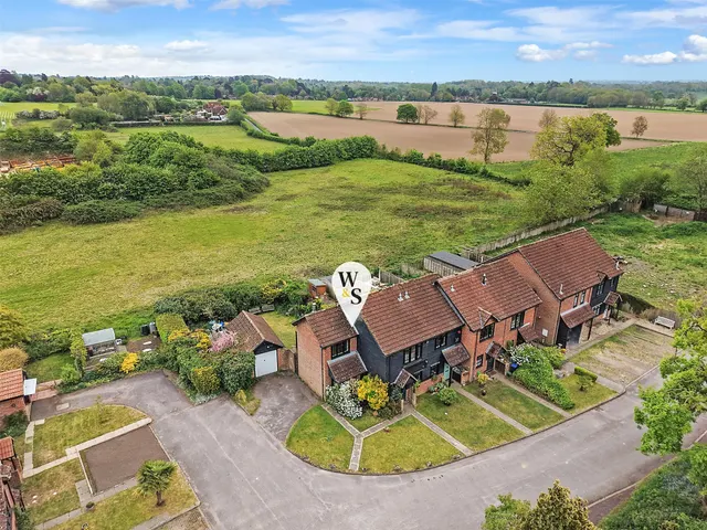 Barleymow Court, Betchworth, RH3, photo 1