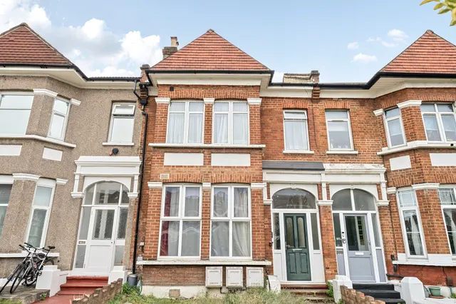 Flat 2, 68 Greyhound Lane, London, photo 1