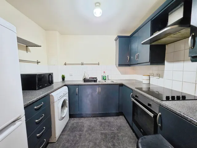 Ovaltine Drive, Kings Langley, WD4, photo 1