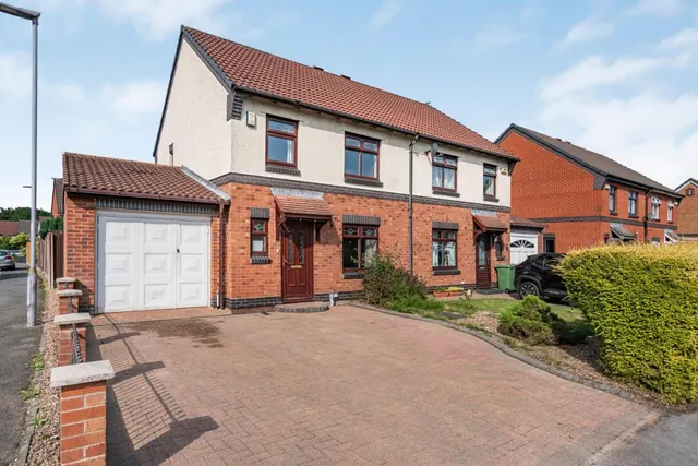 Linnet Drive, Leigh, photo 1