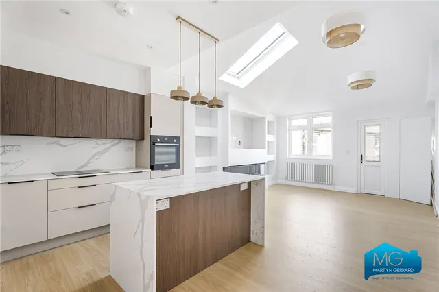 Percy Road, London, N12, photo 1