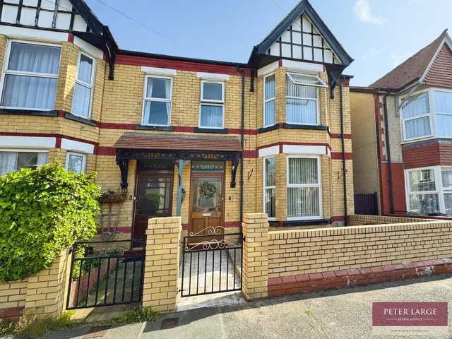 Sandringham Avenue, Rhyl, Denbighshire, LL18 1NF, photo 1