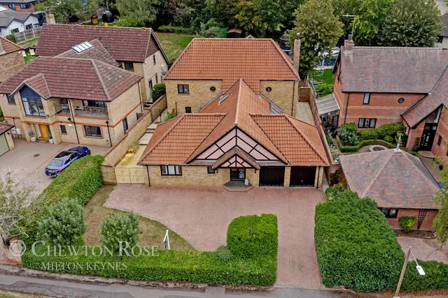 Redland Drive, Loughton, photo 1