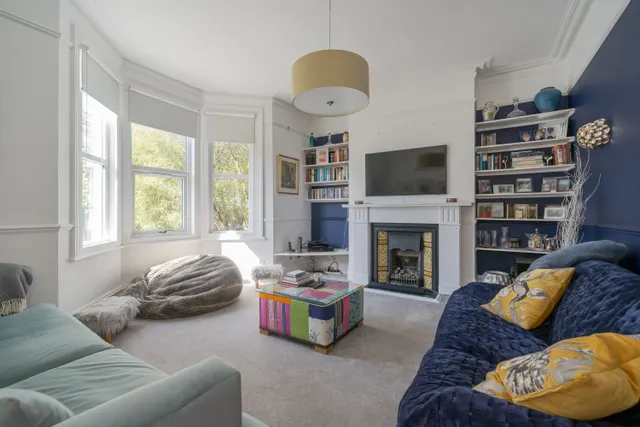 Photo 3 — Waldemar Avenue, Ealing, W13