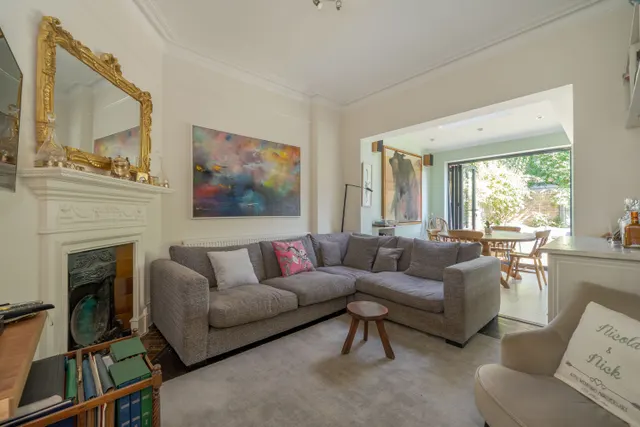 Photo 2 — Waldemar Avenue, Ealing, W13