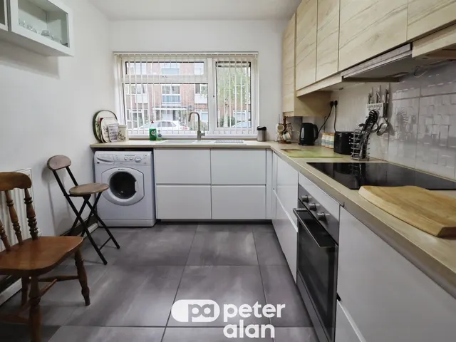 Park Lane, Cardiff, CF14, photo 2