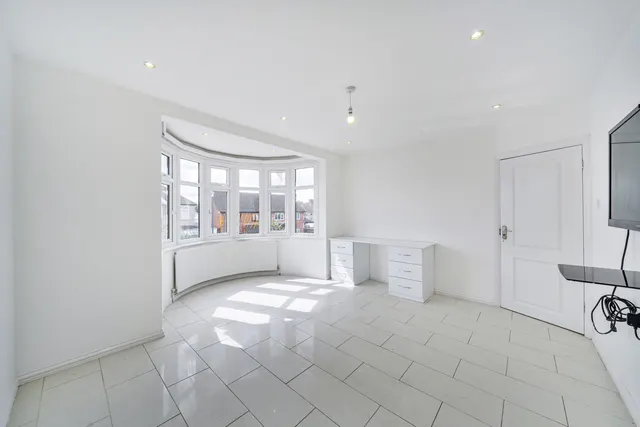 Rowland Avenue, Harrow, HA3, photo 3
