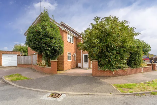 Henley Close, Kettering, NN15, photo 2