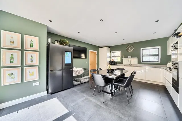Florence Way, Knaphill, GU21, photo 3