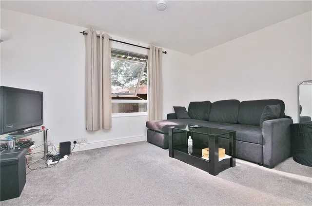 Moormede Crescent, Staines-upon-Thames, TW18, photo 2